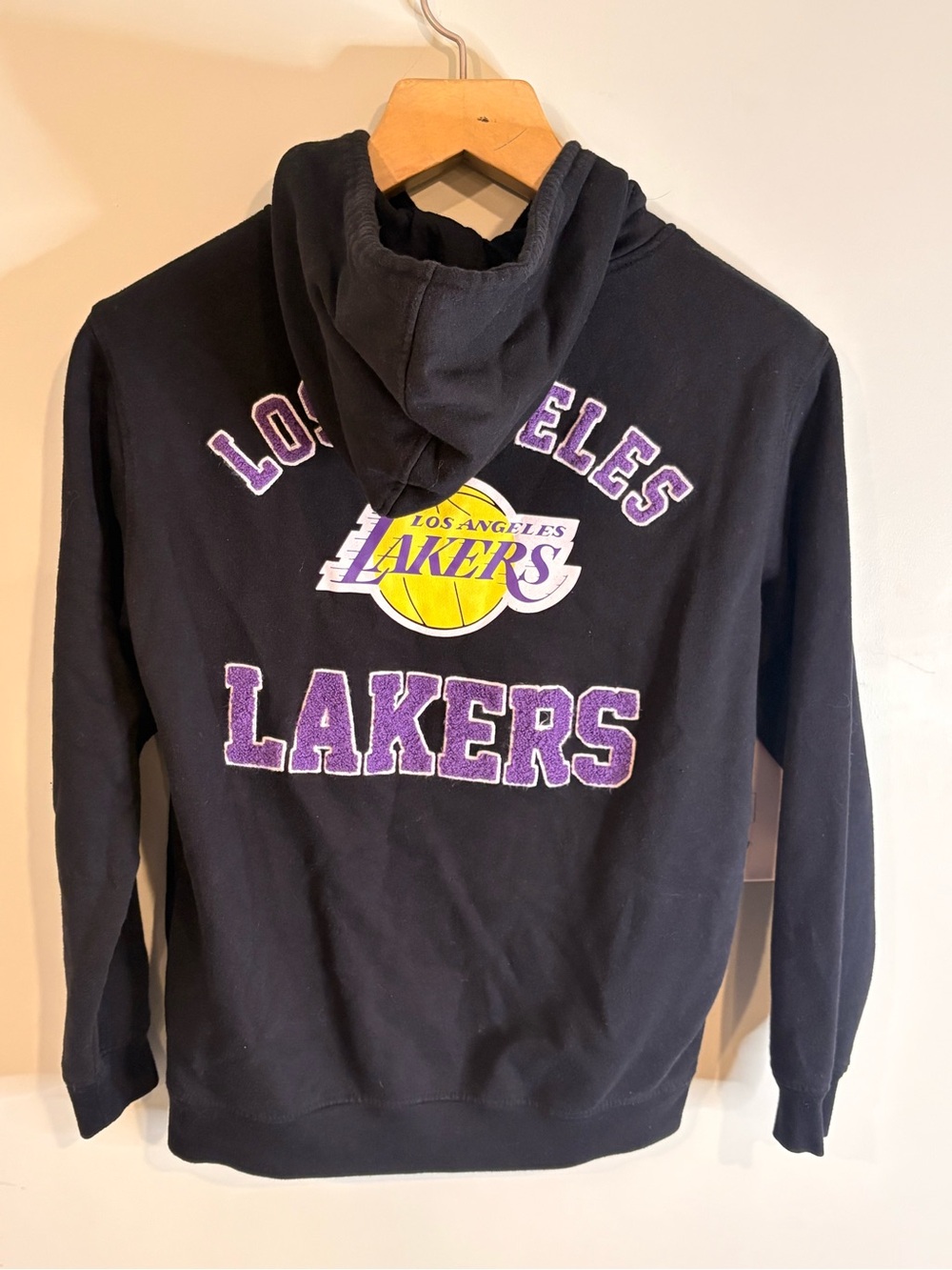 LA Lakers Black Pullover Hoodie - Picture 3 of 14